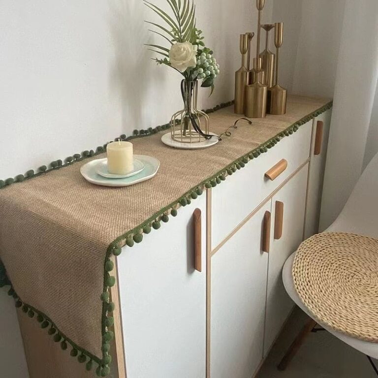 Chemin de table toile de jute pour booster votre décoration